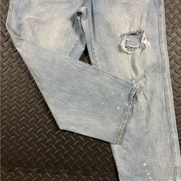 Express Relaxed Straight Low Rise Distressed Jeans Size 14S Light Wash - Picture 3 of 10